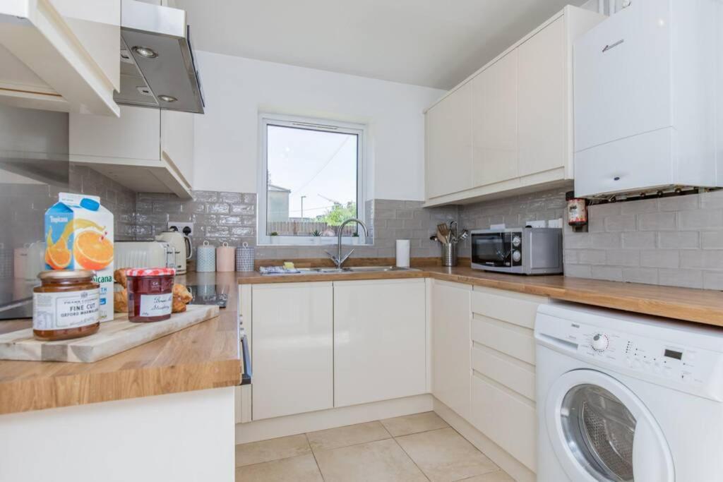Stylish Townhouse In The Heart Of Summertown Оксфорд Екстериор снимка